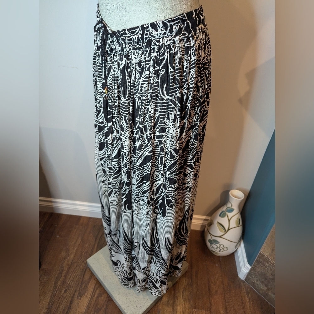 PAPA Vancouver. Boho Hippie Maxi Crinkle Broomstick Skirt, Black & White Floral